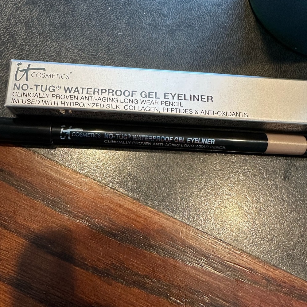 NWOT It cosmetics no-tug waterproof gel eyeliner in color highlight